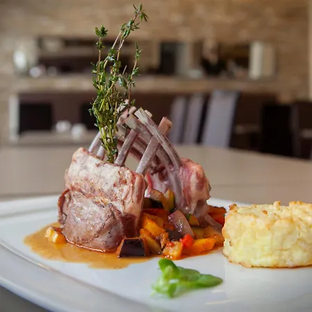 Willow Restaurant Hotell 4*