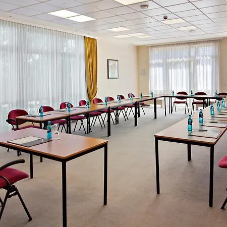 فندق Willow Restaurant 4*