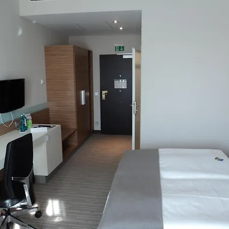 Hotel Leipzig Günthersdorf, An Ihg 4*