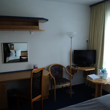 Leipzig Günthersdorf, An Ihg Hotel
