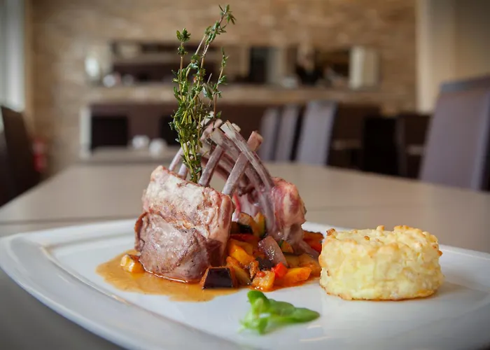 Willow Restaurant Hotel 4*