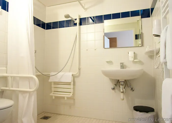 Willow Restaurant Hotell 4*