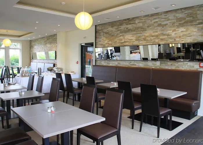 Willow Restaurant Hotel 4*